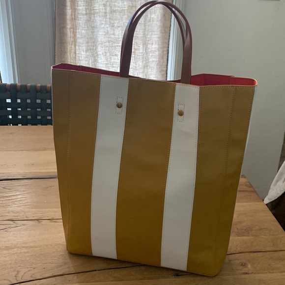 NWT yellow and white striped tote - Picture 4 of 8